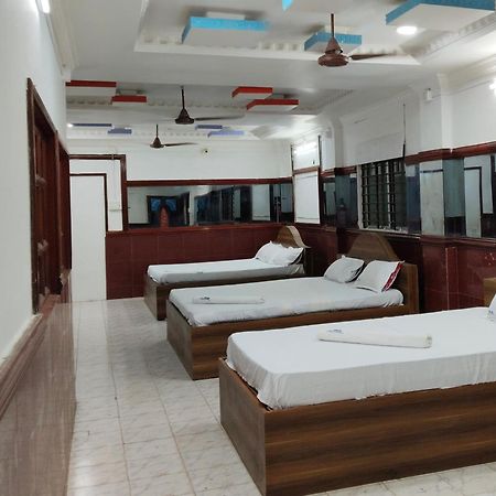 Gsd Inn Guest House Пондичери Стая снимка